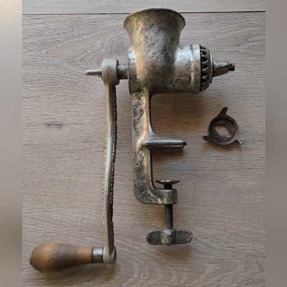 Vintage Universal No. 1 Food Meat Grinder Cast Iron Metal Table Hold Made in USA - Picture 8 of 12